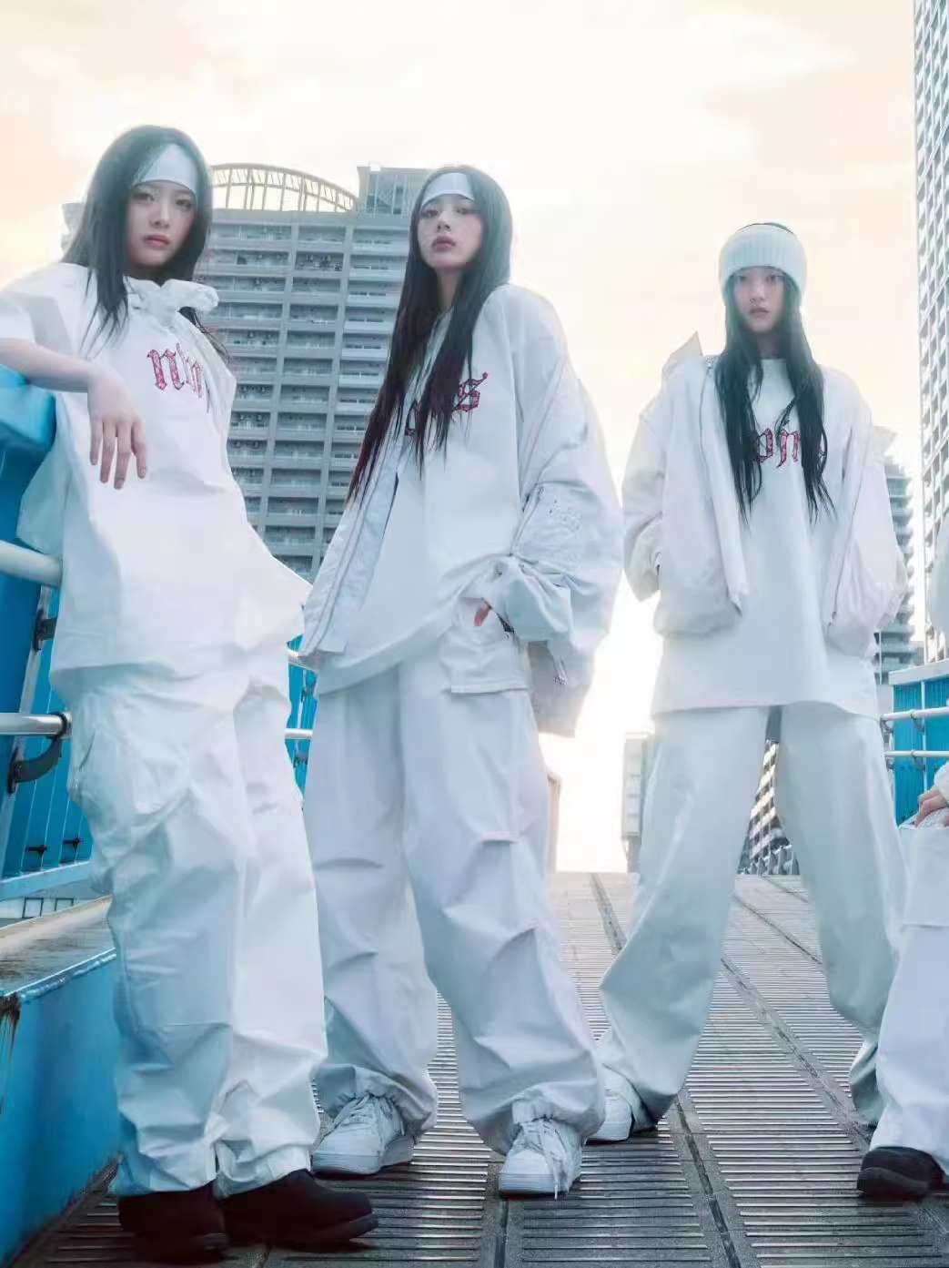 NEWJEANS  T-SHIRT 100% COTTON