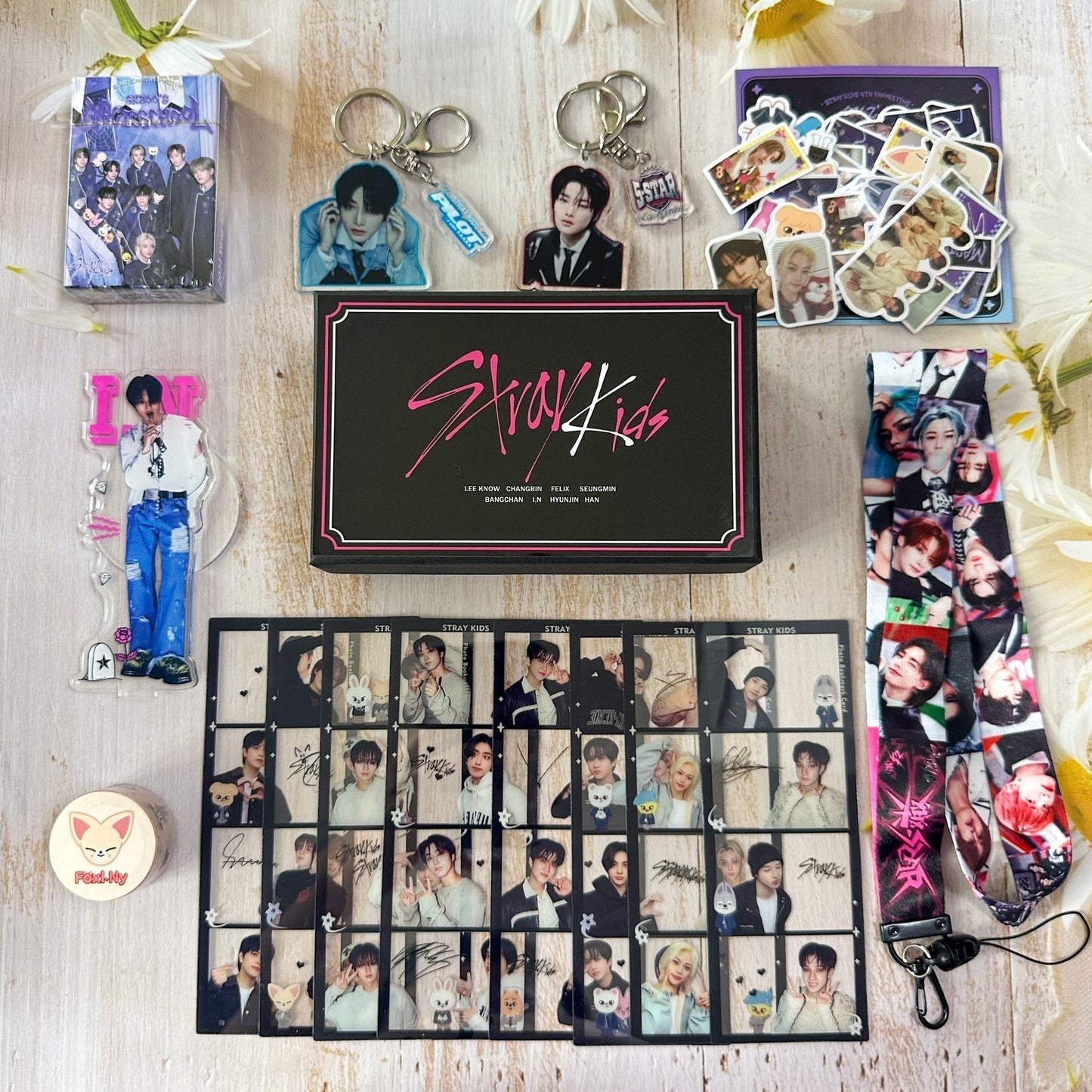 STRAY KIDS GIFT BOX (ALL MEMBERS)